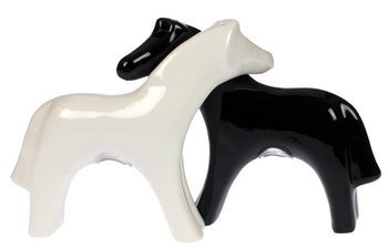 Salt and pepper shakers HR